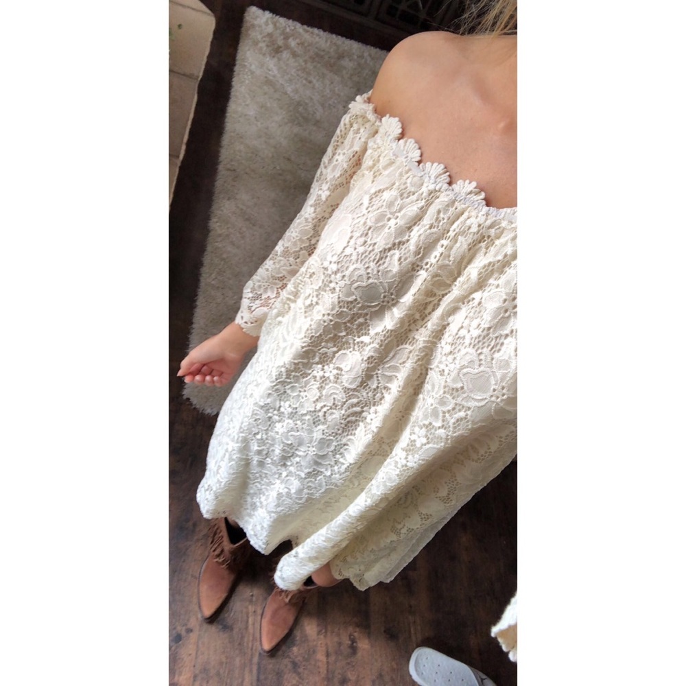 Off the shoulder lace dress brand new w/tags!